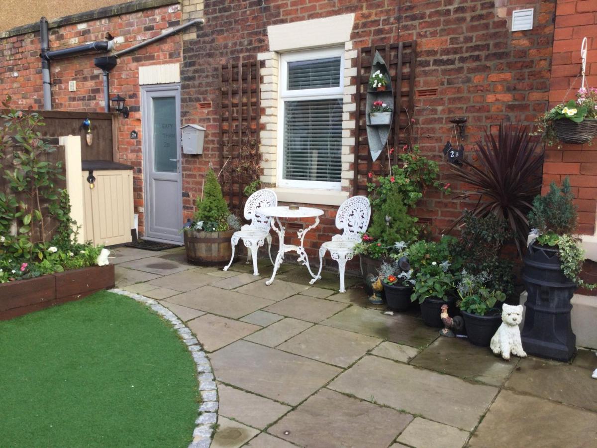 Leafy Lytham Central Lovely Ground Floor 1 Bedroom Apartment With Private Garden In Lytham Dog Friendly Литам-Сент-Эннс Экстерьер фото